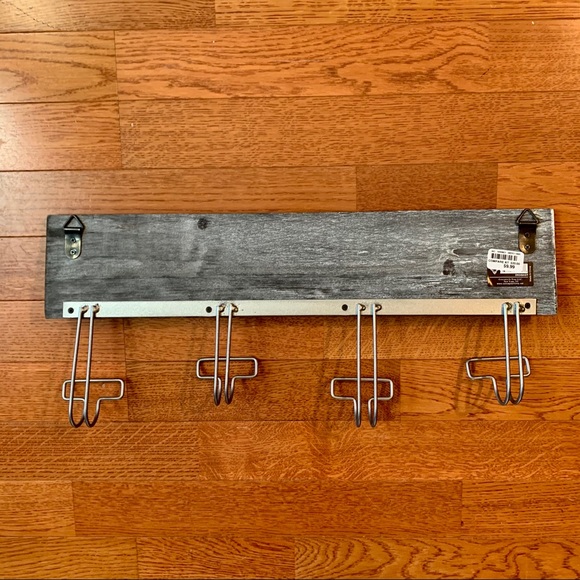 Wooden ‘Fluff & Fold’ Farmhouse 4 Hook Decorative Wall Hanger NWT - Picture 13 of 14